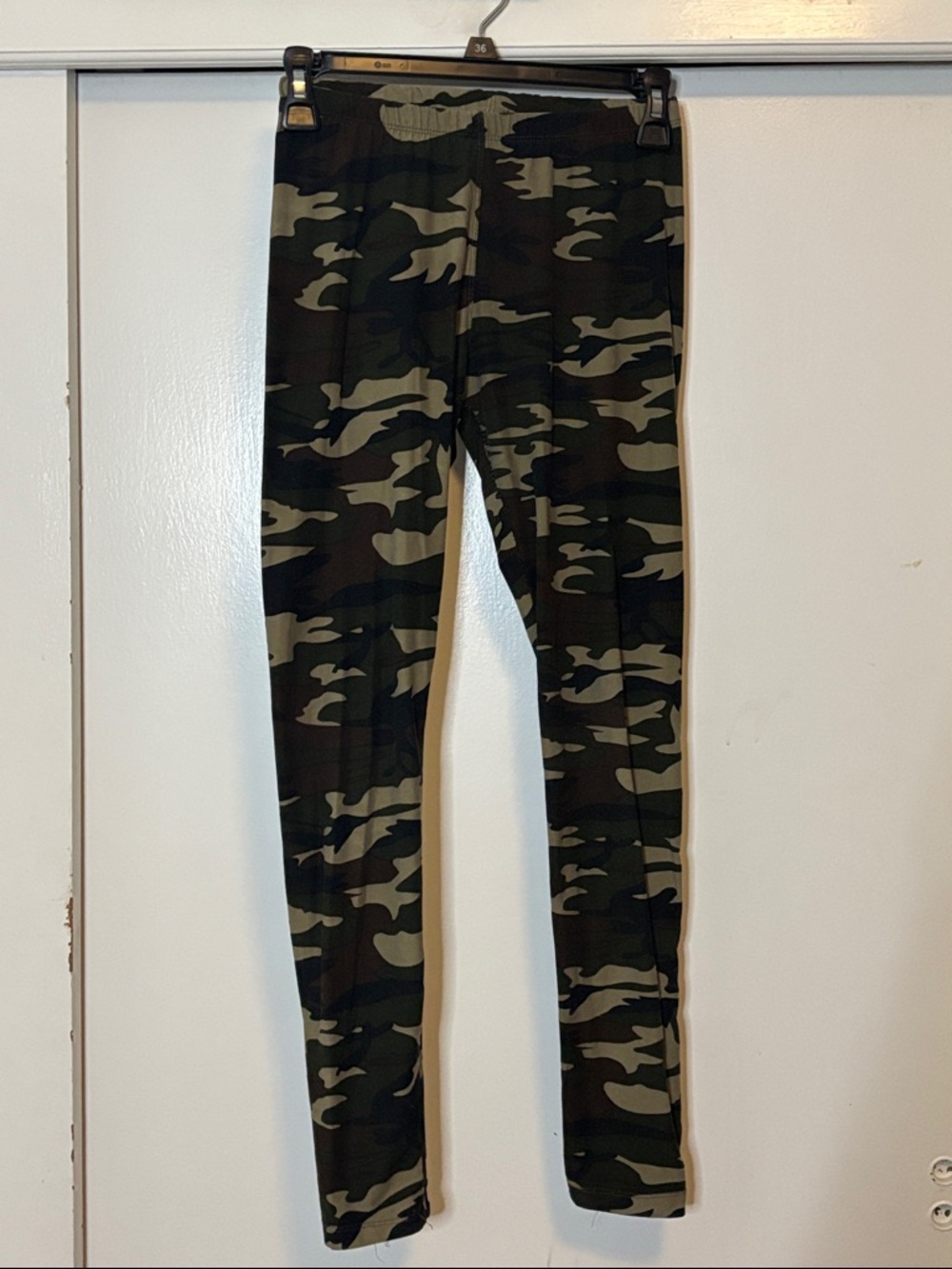 Hot Kiss Camouflage Print Leggings - Olive & Black